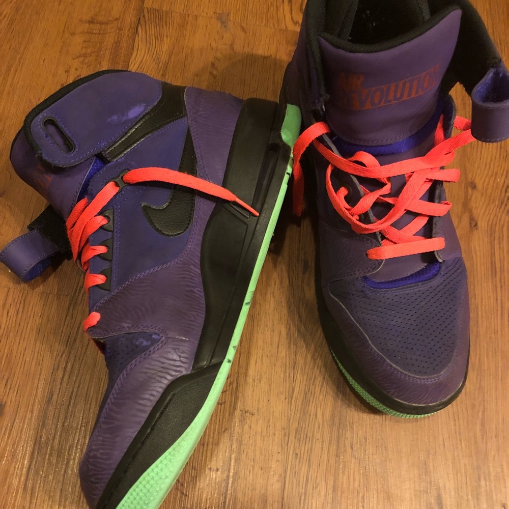 Men’s Nike Revolution sneaker, size 13